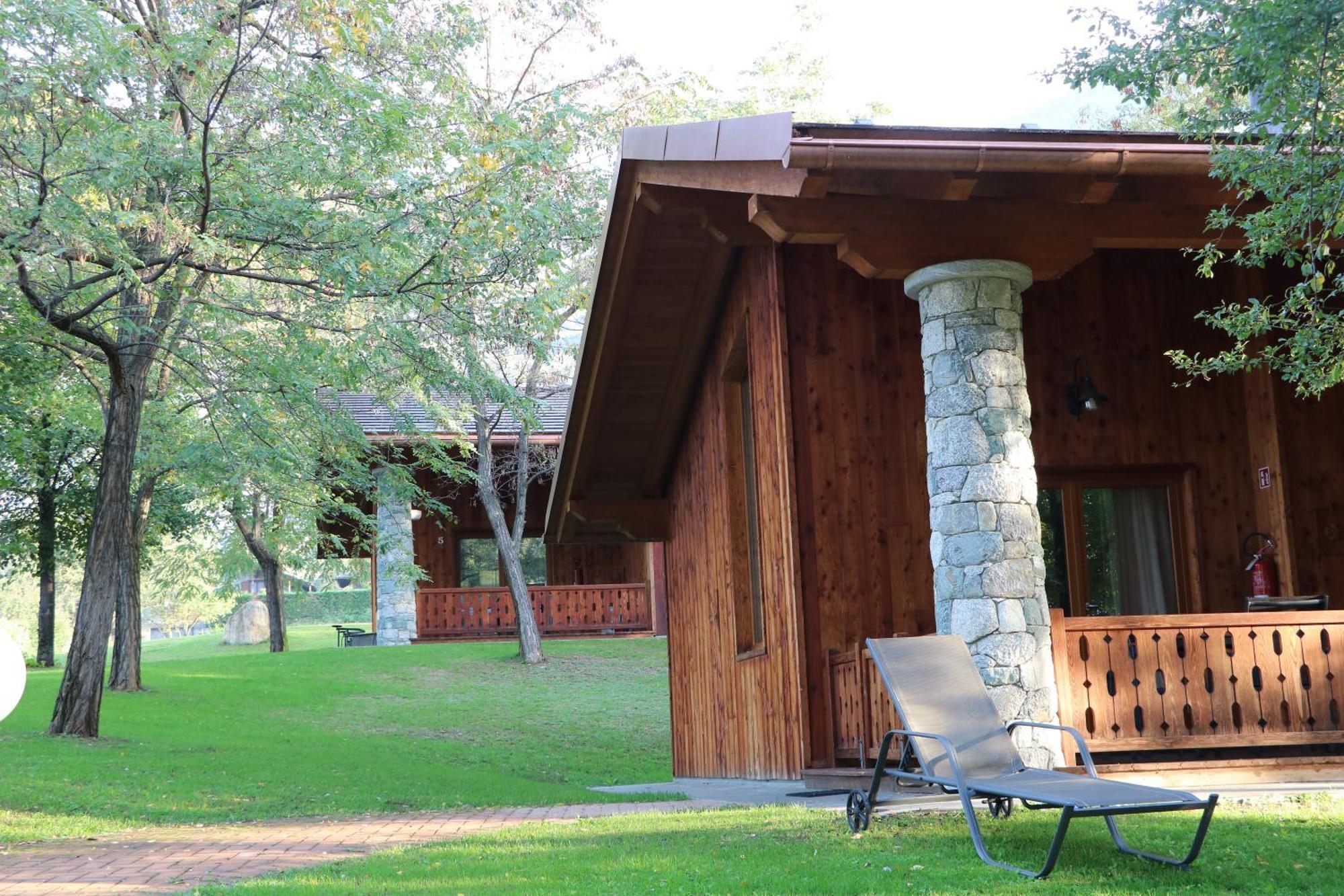 Lazy Bee Camping Village アオスタ エクステリア 写真
